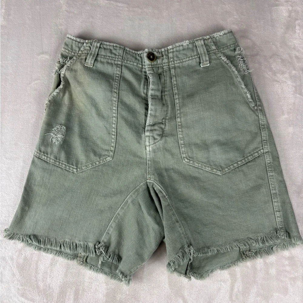 We The Free Distressed Shorts Women's US 4 Sage Green Frayed Hem High Rise Baggy - Picture 2 of 9